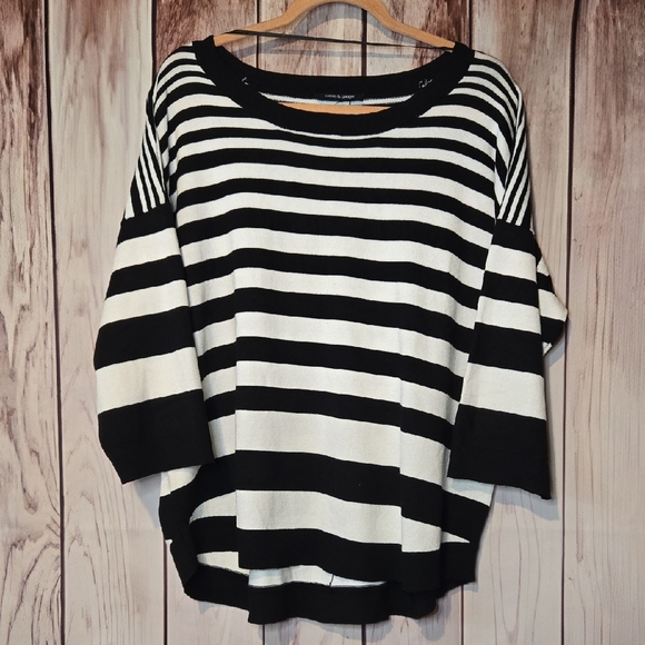 Cable & Gauge Black and White Striped Sweater With Buttons Down Back Size XL - Picture 1 of 9